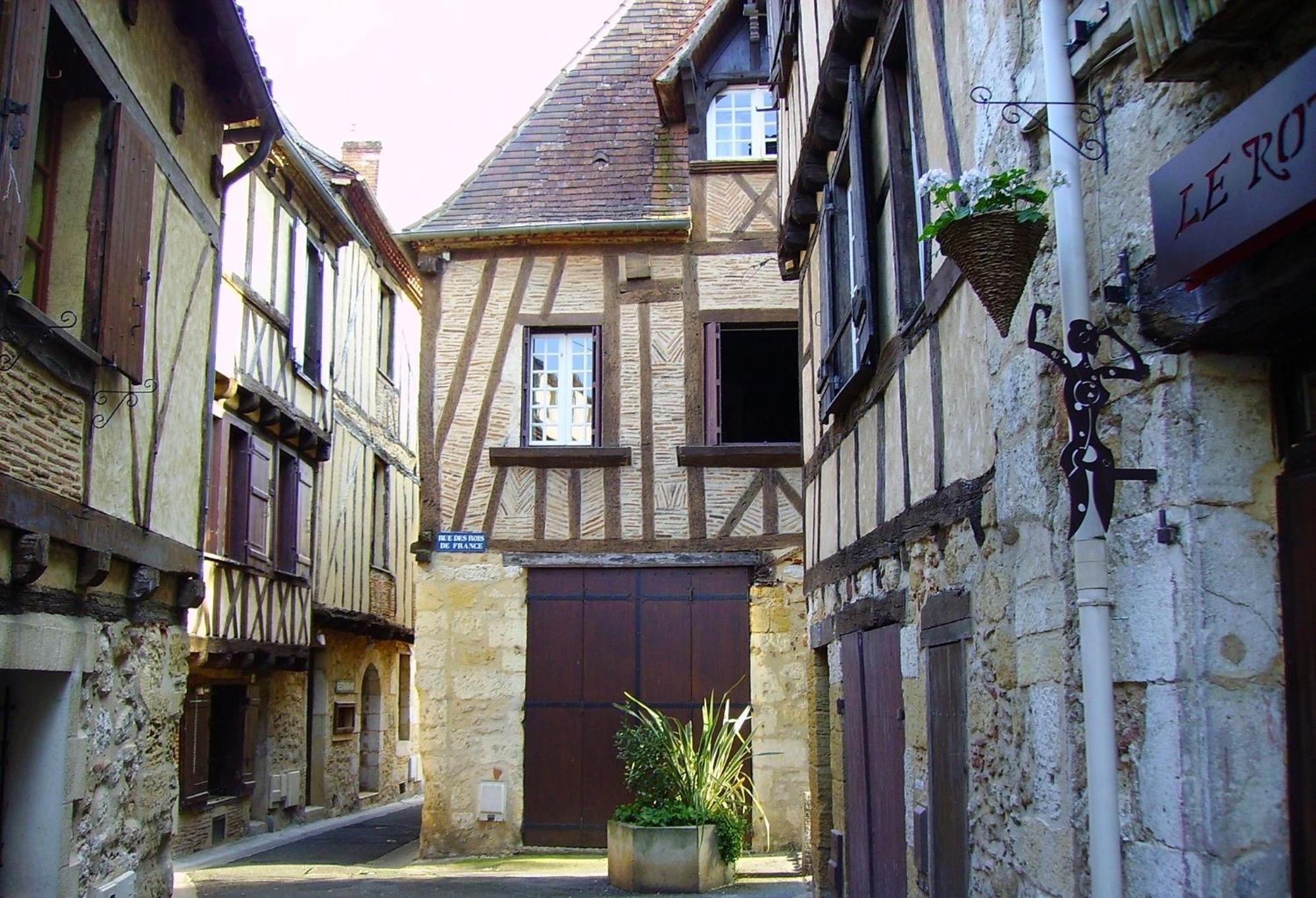 Studio Avec Terrasse Et Jardinet En Centre Ville Bergerac Exterior photo